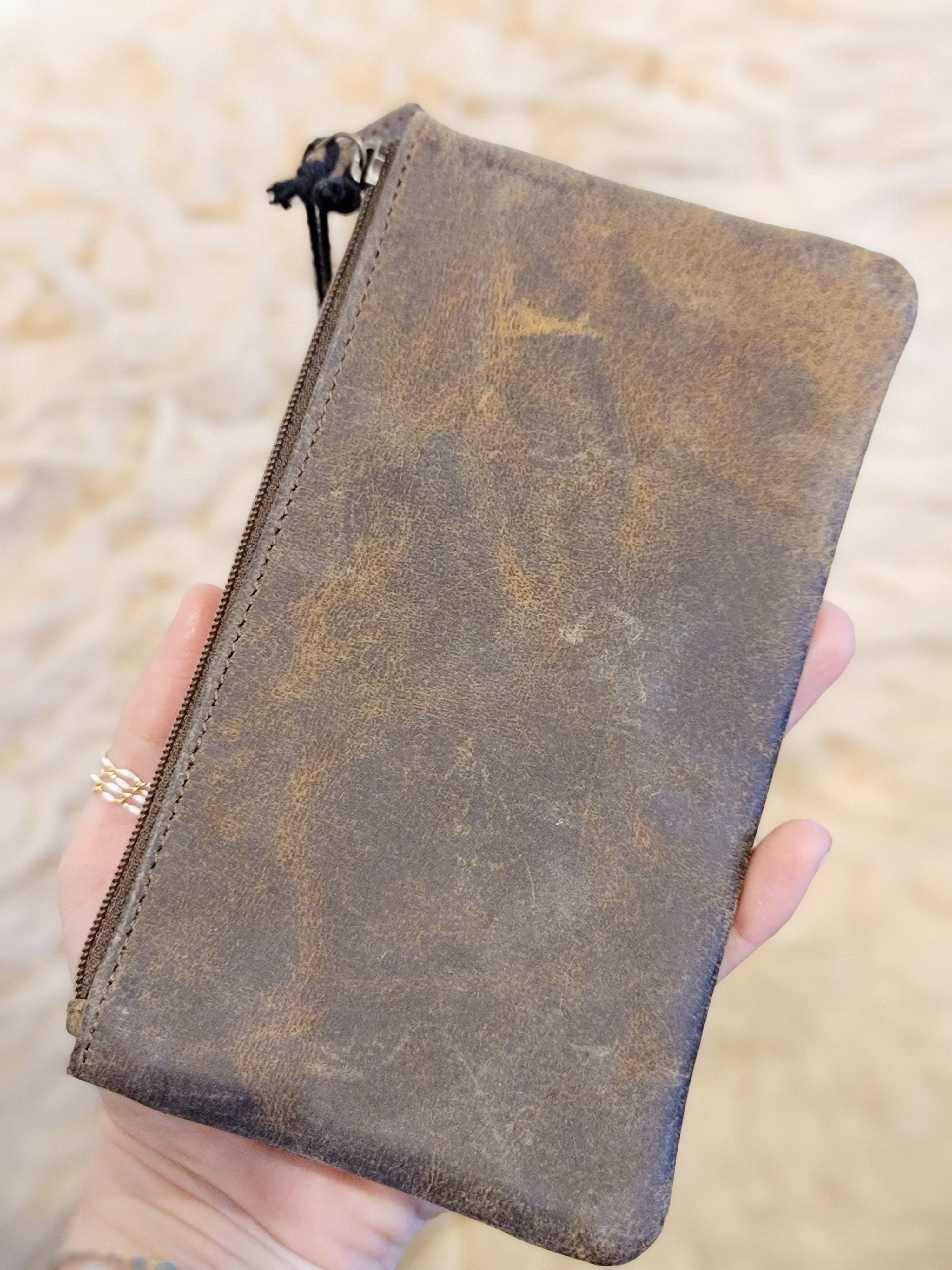 Distressed leather minimlist wallet